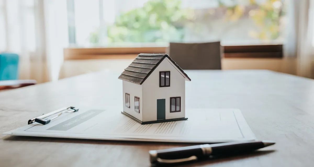 What Is a Vertical Property Card, and Why Is It Important for Flat and Apartment Owners?